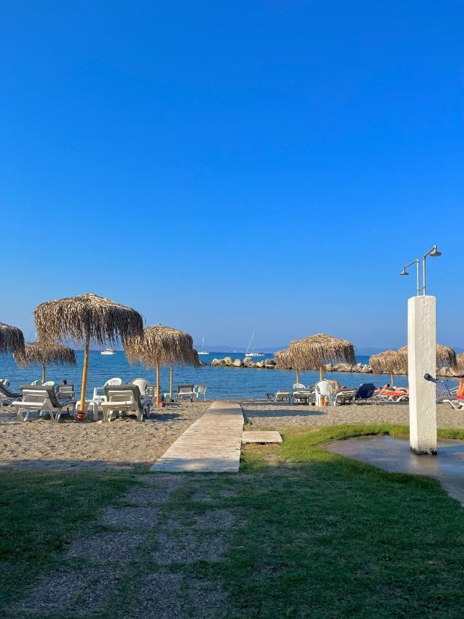 Theodorou Beach Hotel Apartments Pszalídi Kültér fotó